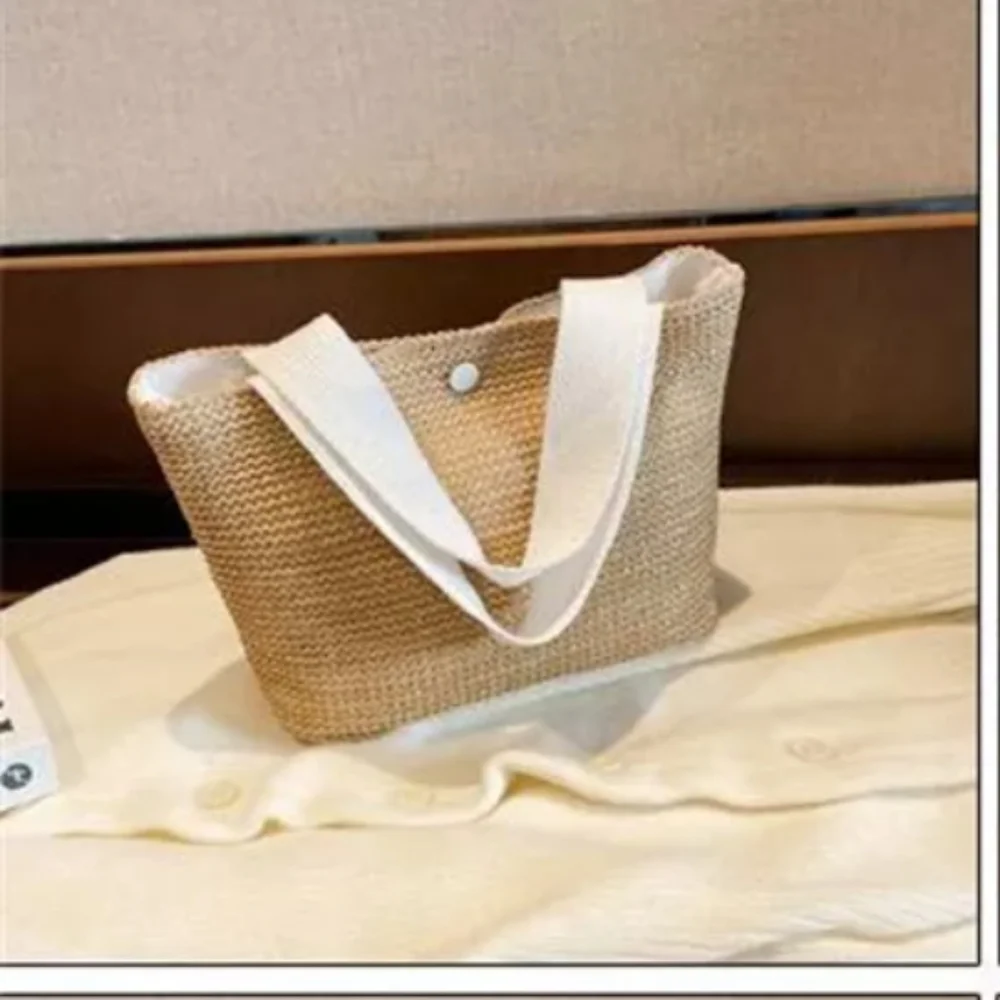 Beautiful new in plastic straw woven handbag - Picture 2 of 4